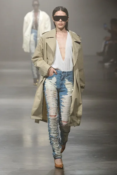 Look 19